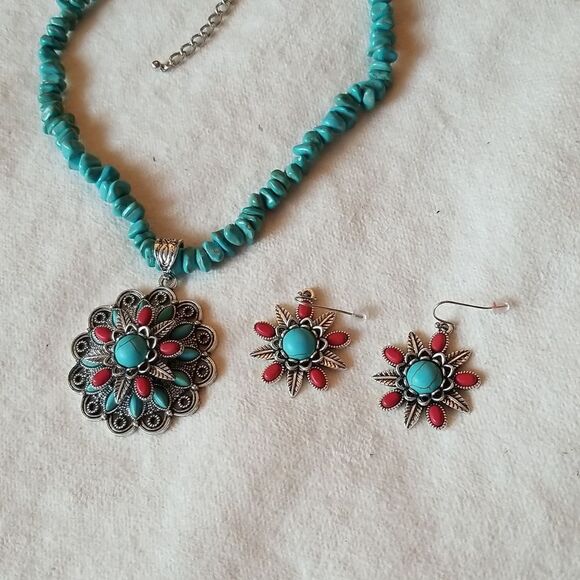 Turquoise and red boho style set necklace - Picture 9 of 12